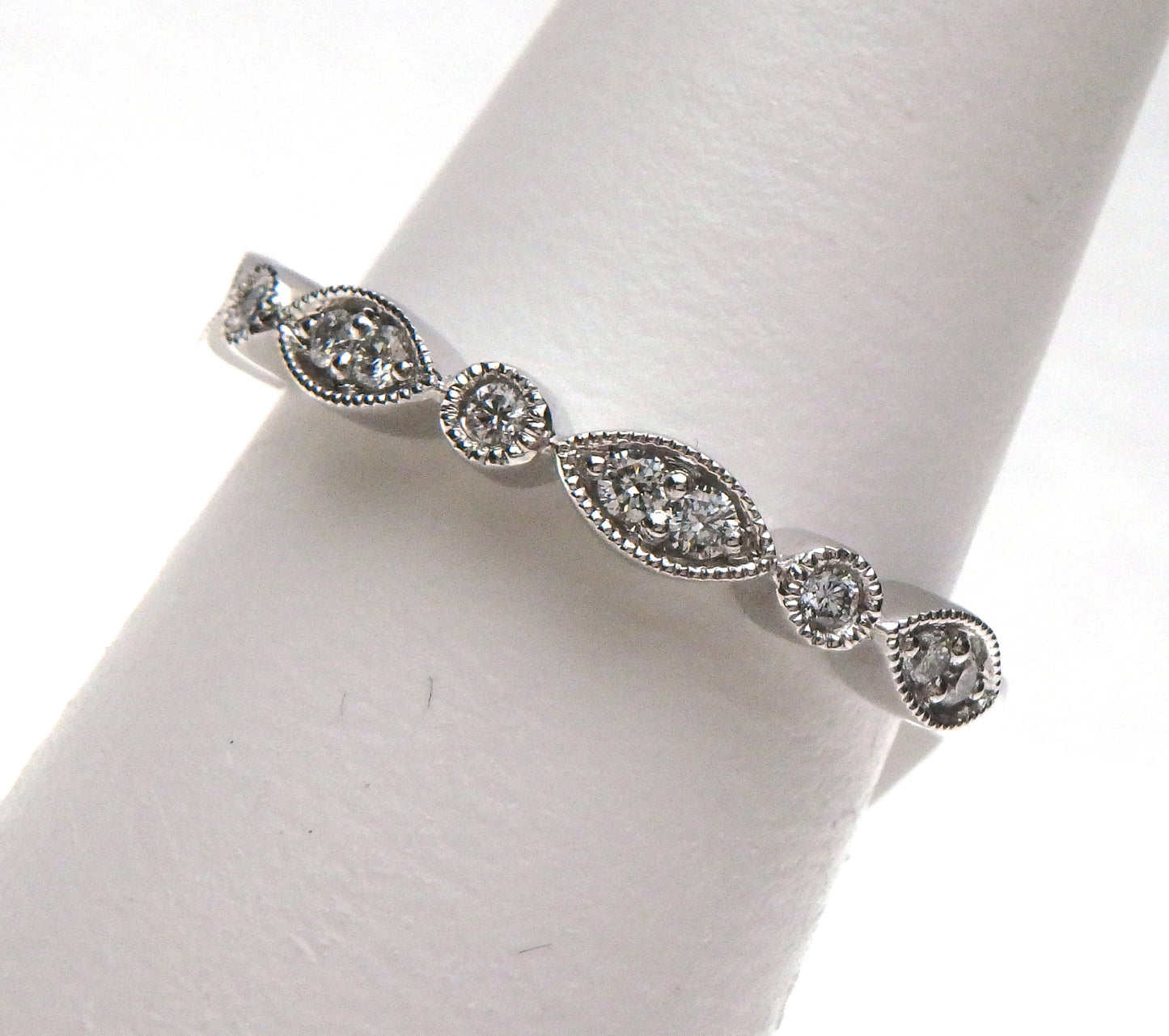 Lab Grown Diamond Scallop Band